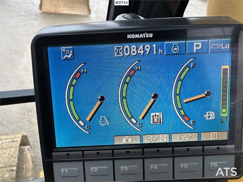 Komatsu PC228USLC-8 excavator w/ 3 buckets and tiltrotator