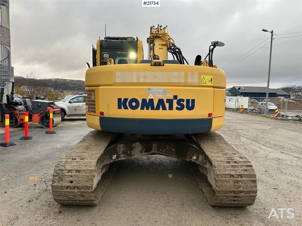 Komatsu PC228USLC-8 excavator w/ 3 buckets and tiltrotator
