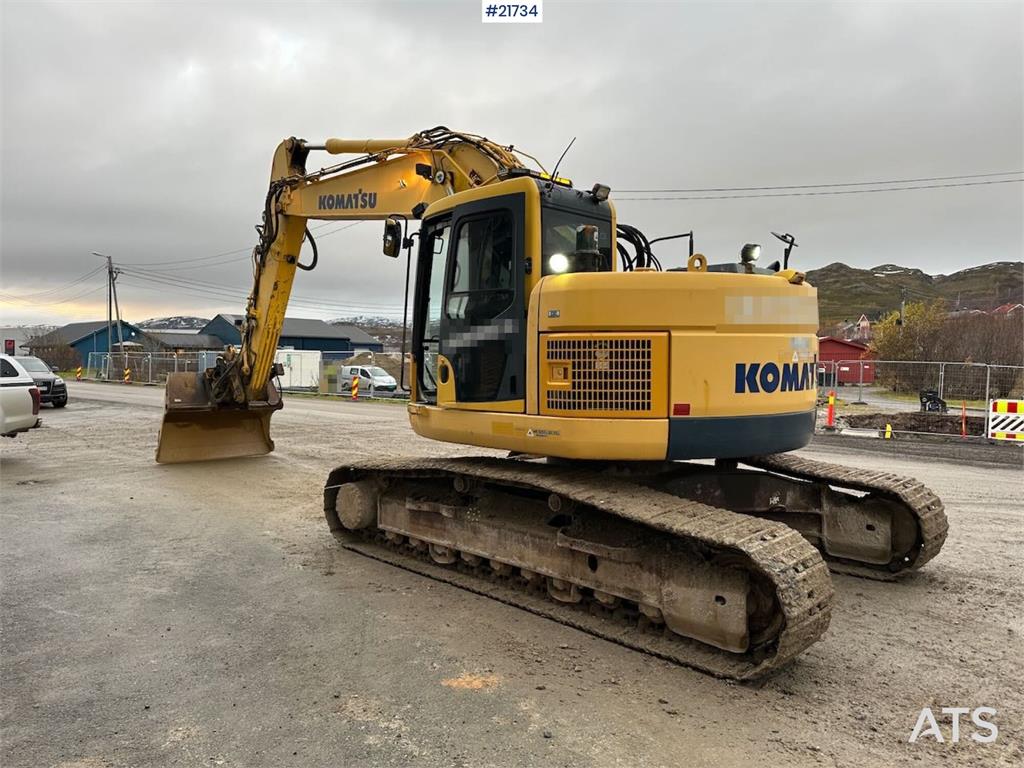 Komatsu PC228USLC-8 excavator w/ 3 buckets and tiltrotator