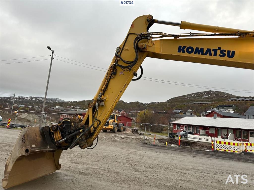 Komatsu PC228USLC-8 excavator w/ 3 buckets and tiltrotator