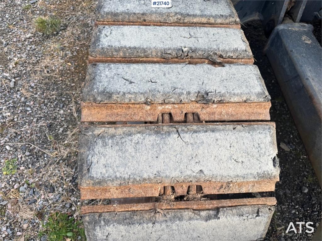 Kobelco SK75SR-3E w/ Rototilt, 2 buckets and grapple. 1850