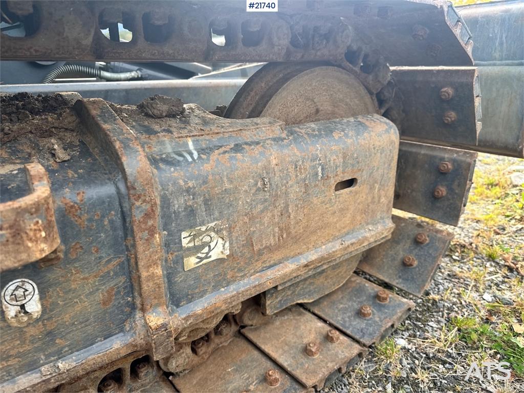 Kobelco SK75SR-3E w/ Rototilt, 2 buckets and grapple. 1850