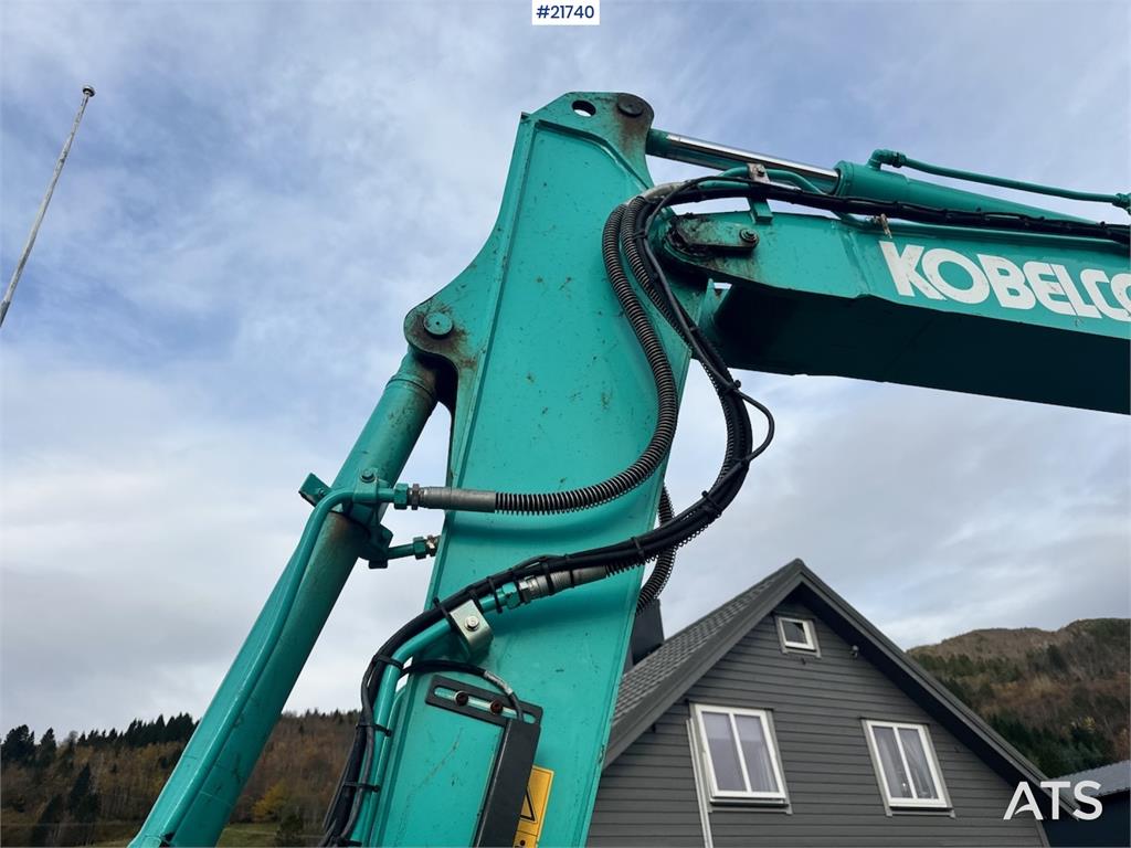 Kobelco SK75SR-3E w/ Rototilt, 2 buckets and grapple. 1850