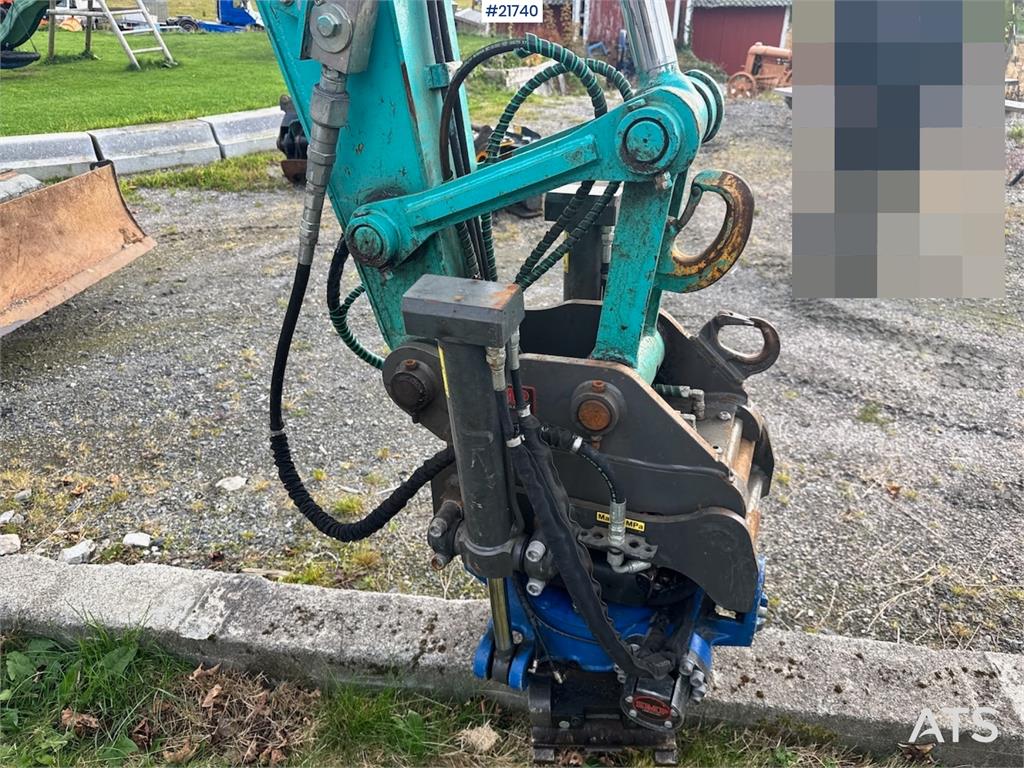 Kobelco SK75SR-3E w/ Rototilt, 2 buckets and grapple. 1850