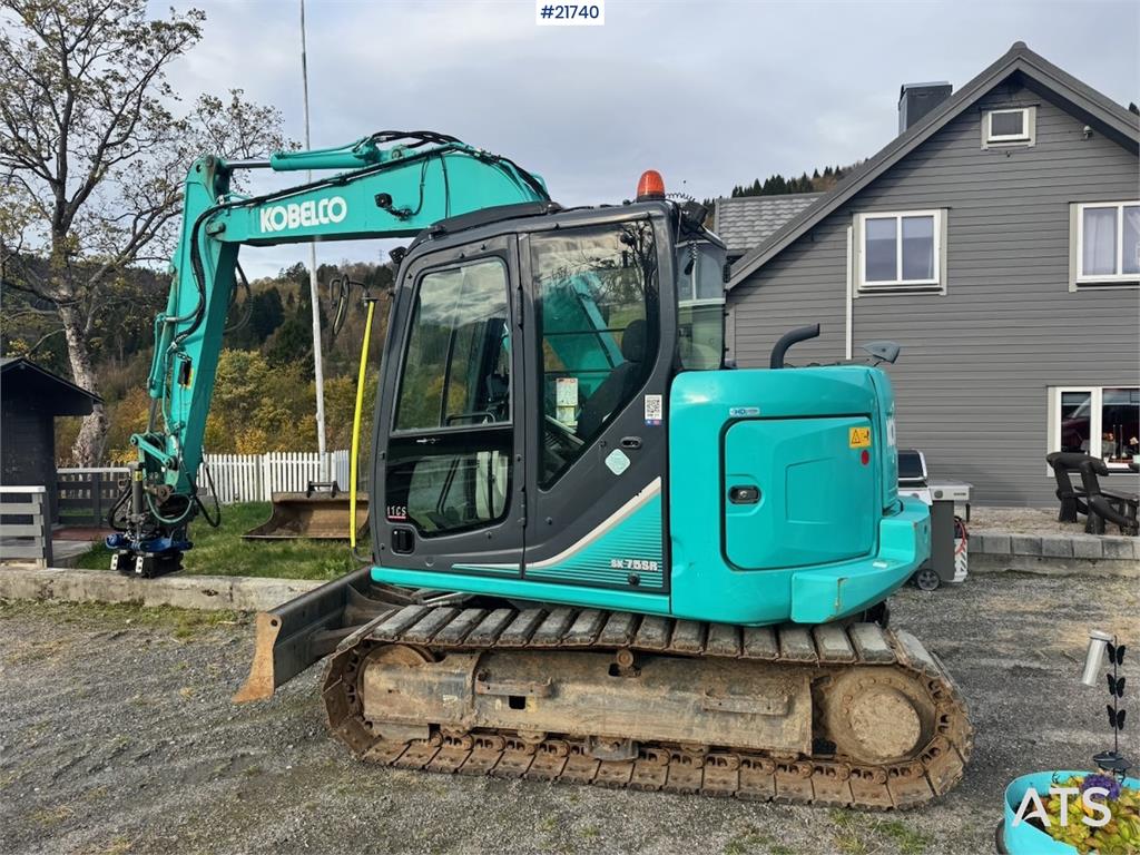 Kobelco SK75SR-3E w/ Rototilt, 2 buckets and grapple. 1850