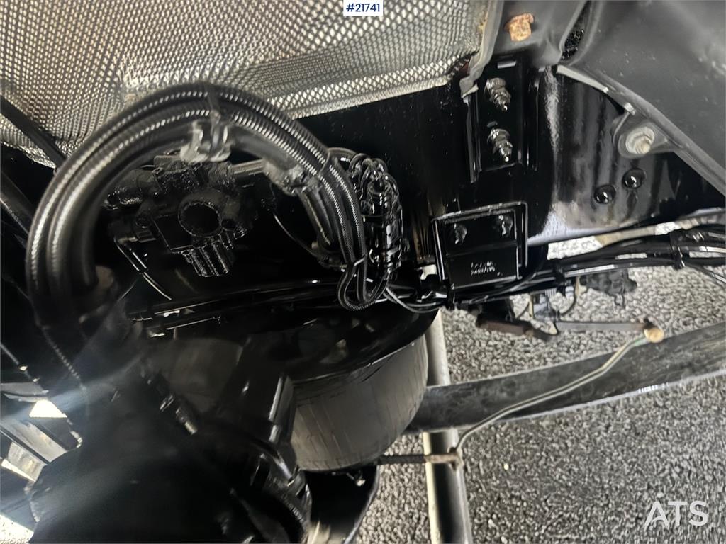 Scania R580 Tridem Hooklift w/ Crane hydraulics. Freshly