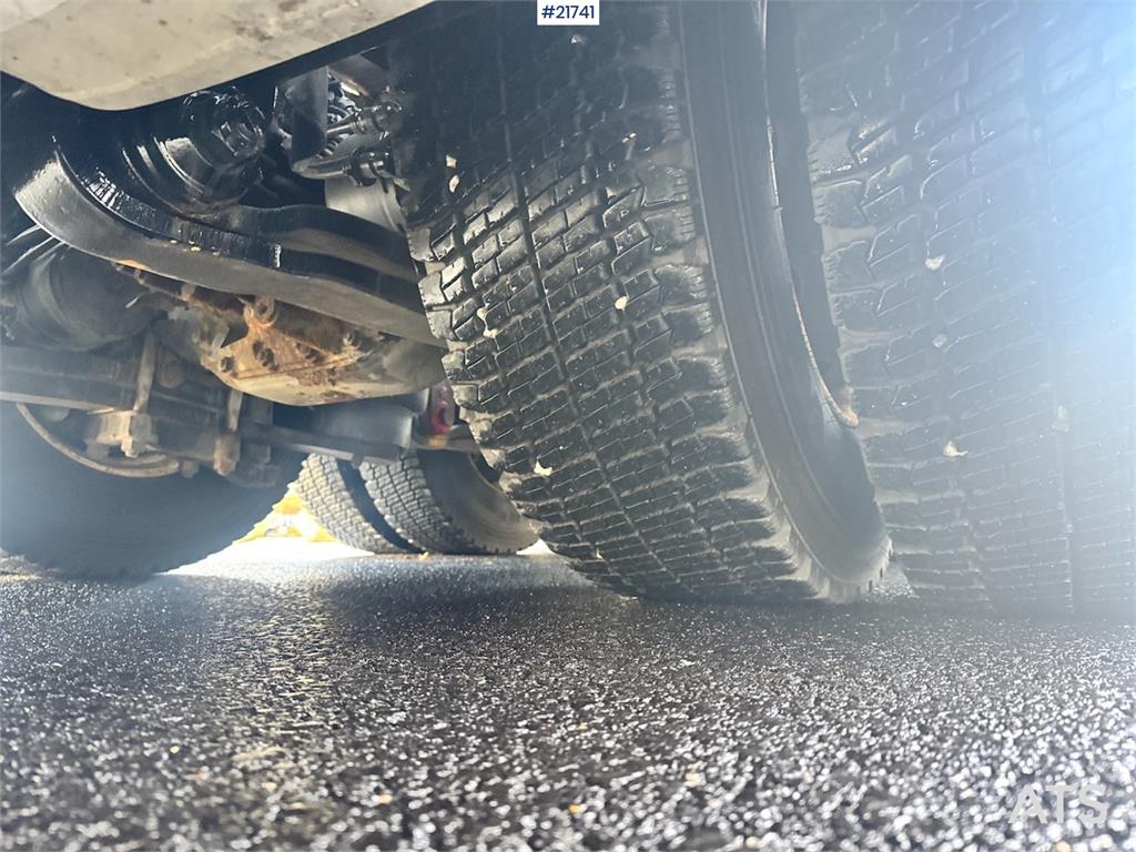 Scania R580 Tridem Hooklift w/ Crane hydraulics. Freshly