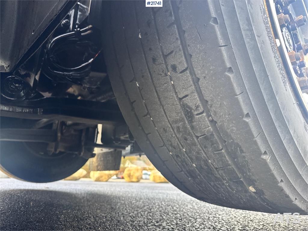 Scania R580 Tridem Hooklift w/ Crane hydraulics. Freshly