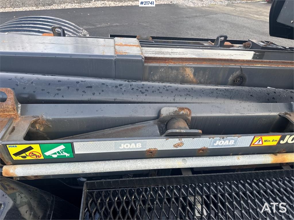 Scania R580 Tridem Hooklift w/ Crane hydraulics. Freshly