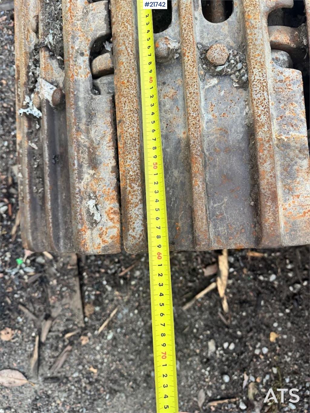 Hitachi EX165 Tracked Excavator with 2 Buckets