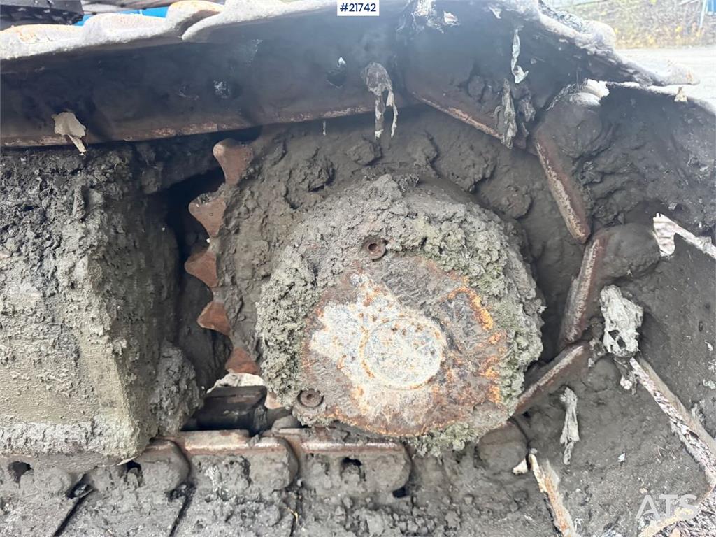 Hitachi EX165 Tracked Excavator with 2 Buckets