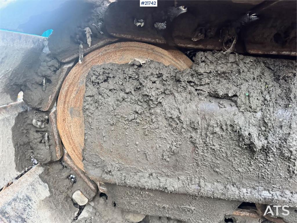 Hitachi EX165 Tracked Excavator with 2 Buckets