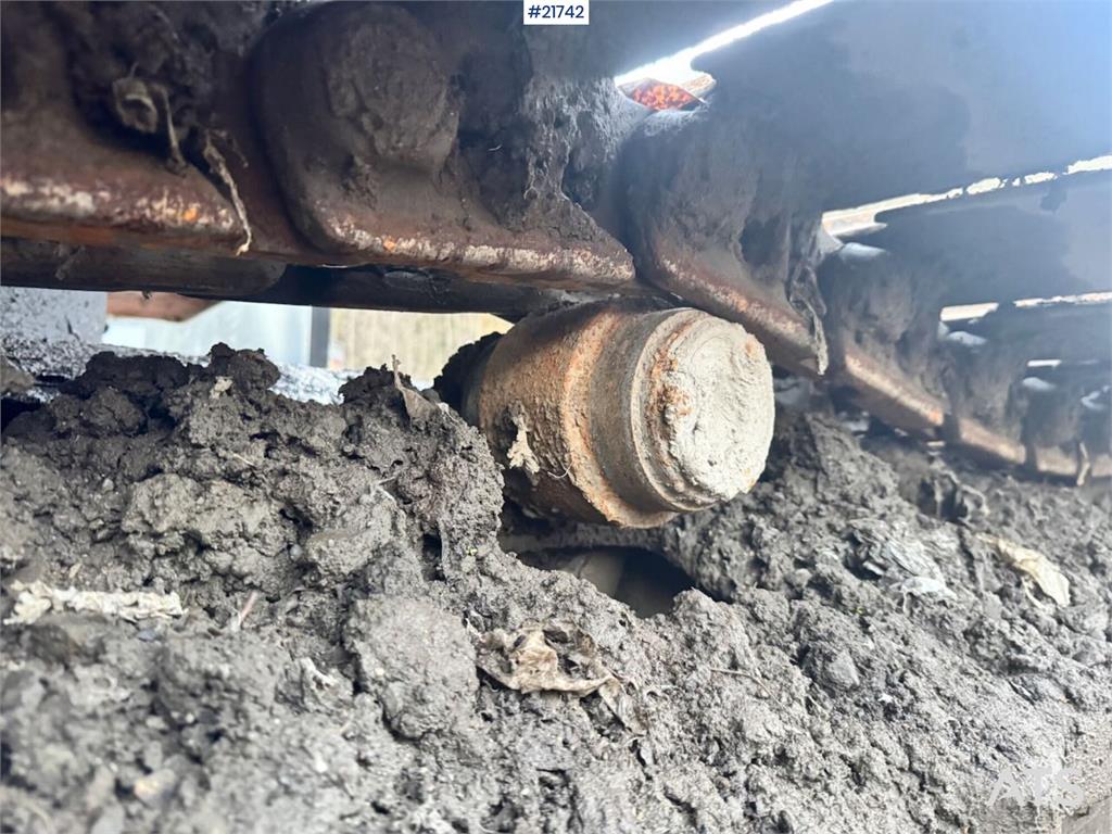 Hitachi EX165 Tracked Excavator with 2 Buckets