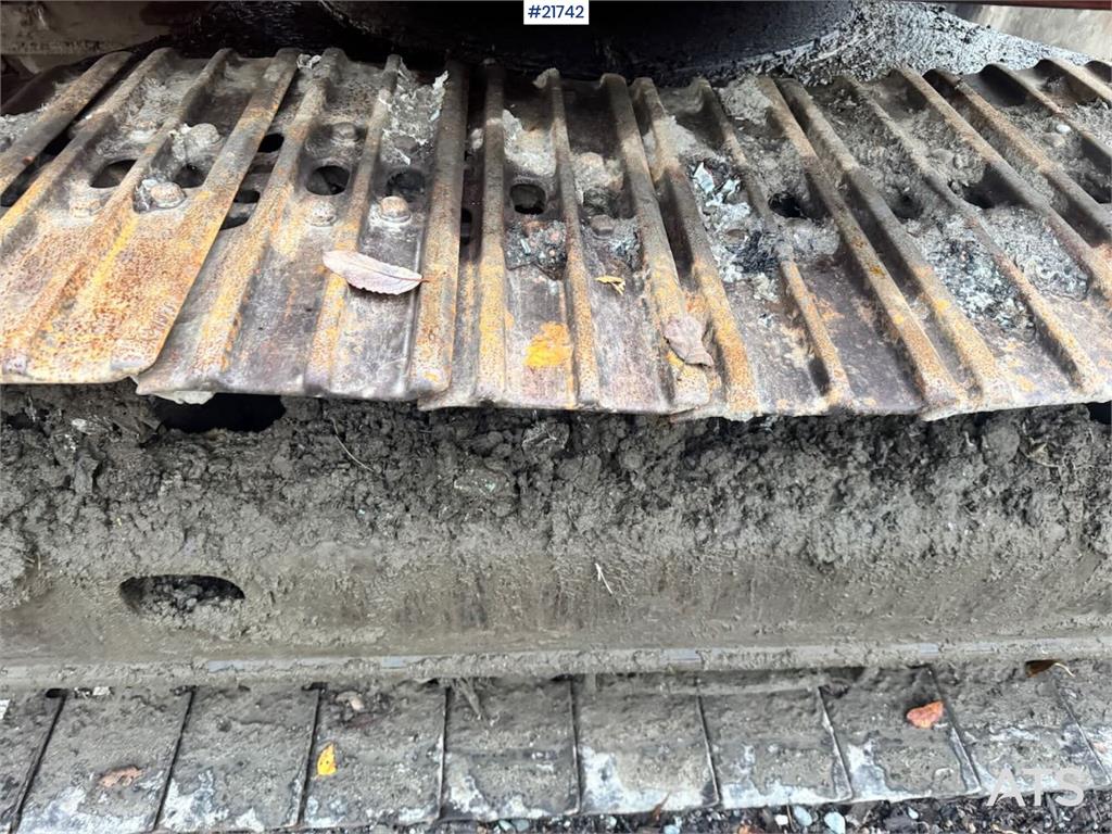 Hitachi EX165 Tracked Excavator with 2 Buckets