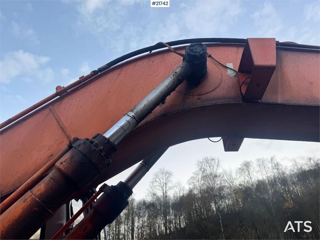 Hitachi EX165 Tracked Excavator with 2 Buckets