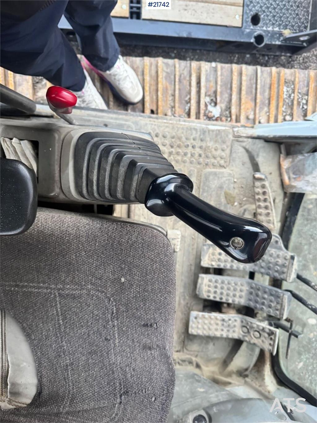 Hitachi EX165 Tracked Excavator with 2 Buckets