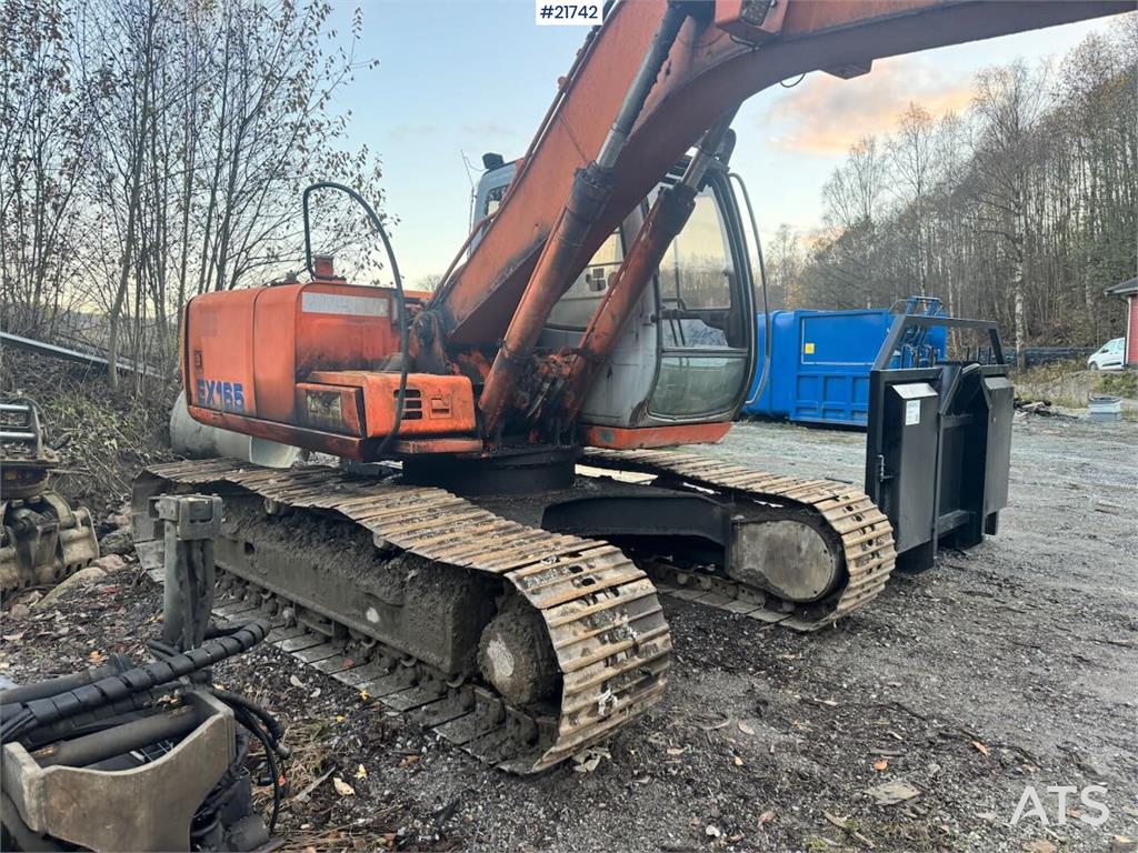 Hitachi EX165 Tracked Excavator with 2 Buckets