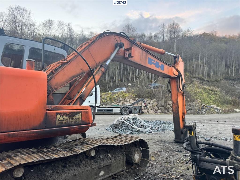 Hitachi EX165 Tracked Excavator with 2 Buckets