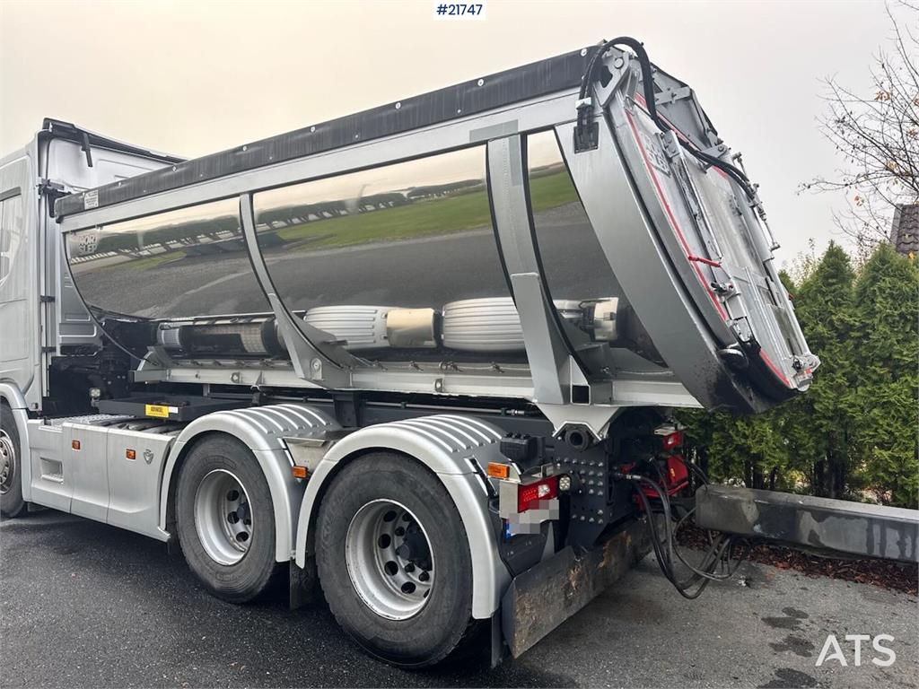 Scania R660 6x4 Asphalt Truck with Carnehl Asphalt Traile