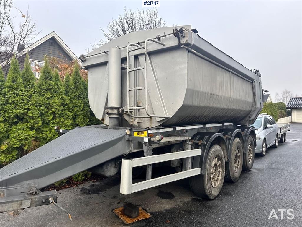 Scania R660 6x4 Asphalt Truck with Carnehl Asphalt Traile