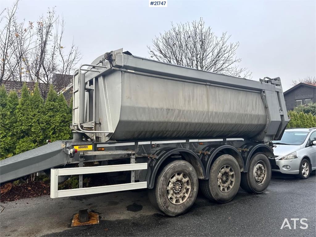 Scania R660 6x4 Asphalt Truck with Carnehl Asphalt Traile