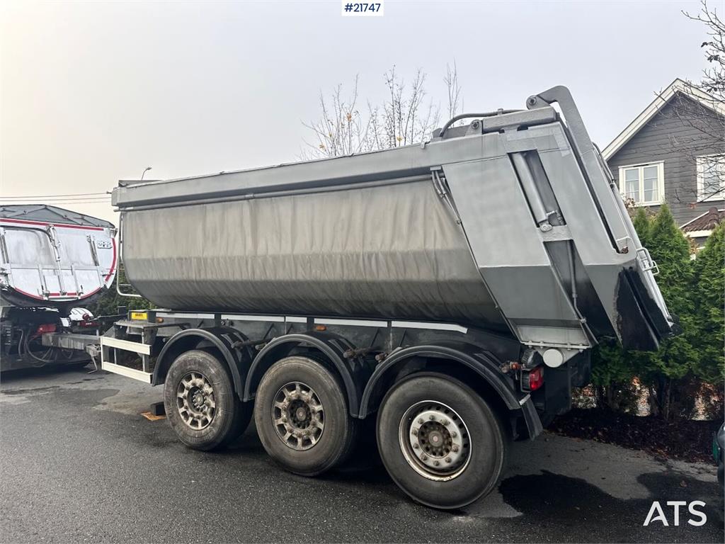 Scania R660 6x4 Asphalt Truck with Carnehl Asphalt Traile