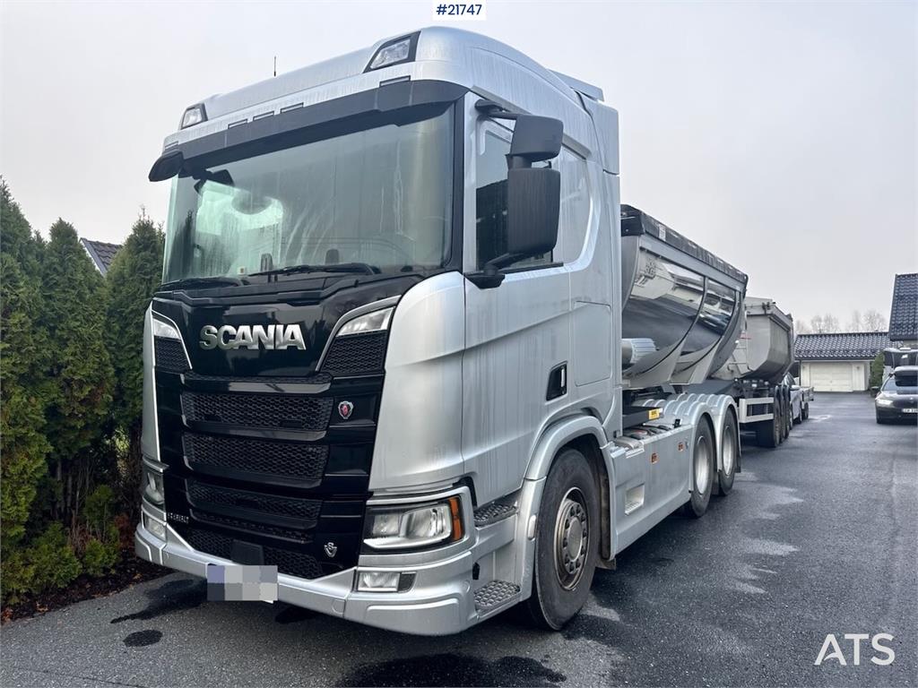 Scania R660 6x4 Asphalt Truck with Carnehl Asphalt Traile