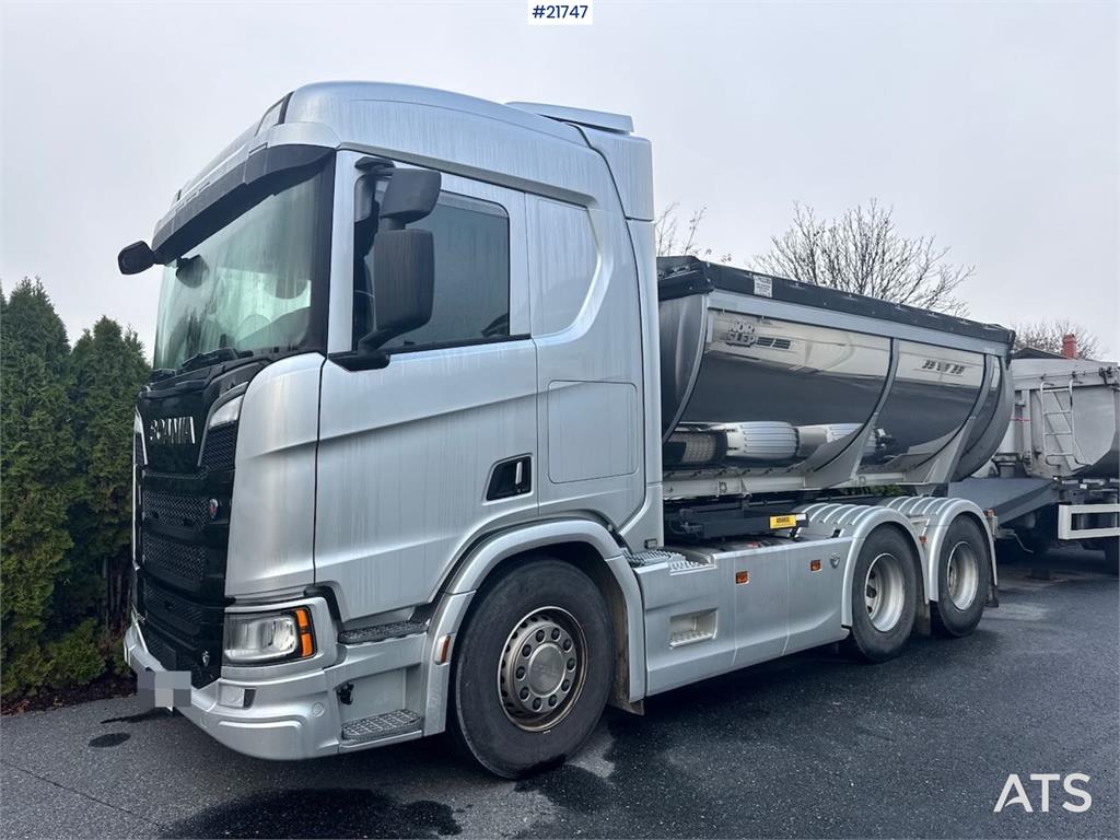Scania R660 6x4 Asphalt Truck with Carnehl Asphalt Traile