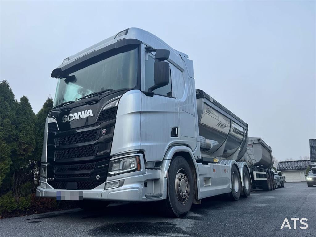 Scania R660 6x4 Asphalt Truck with Carnehl Asphalt Traile