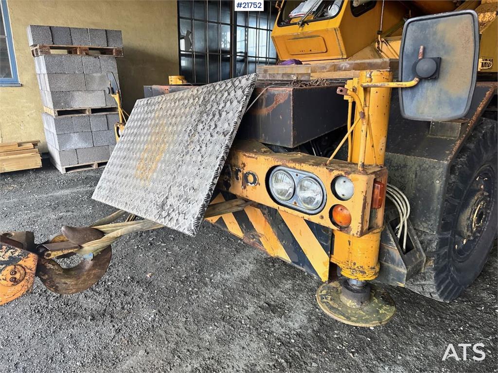 Kato KR-20 Mobile Crane