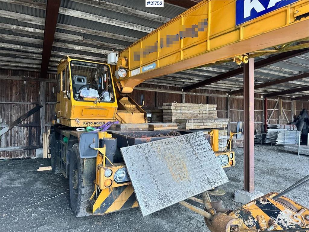 Kato KR-20 Mobile Crane