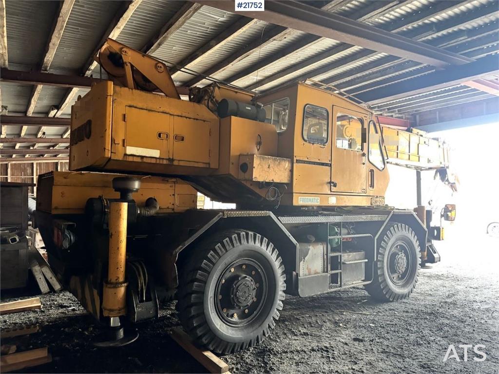 Kato KR-20 Mobile Crane