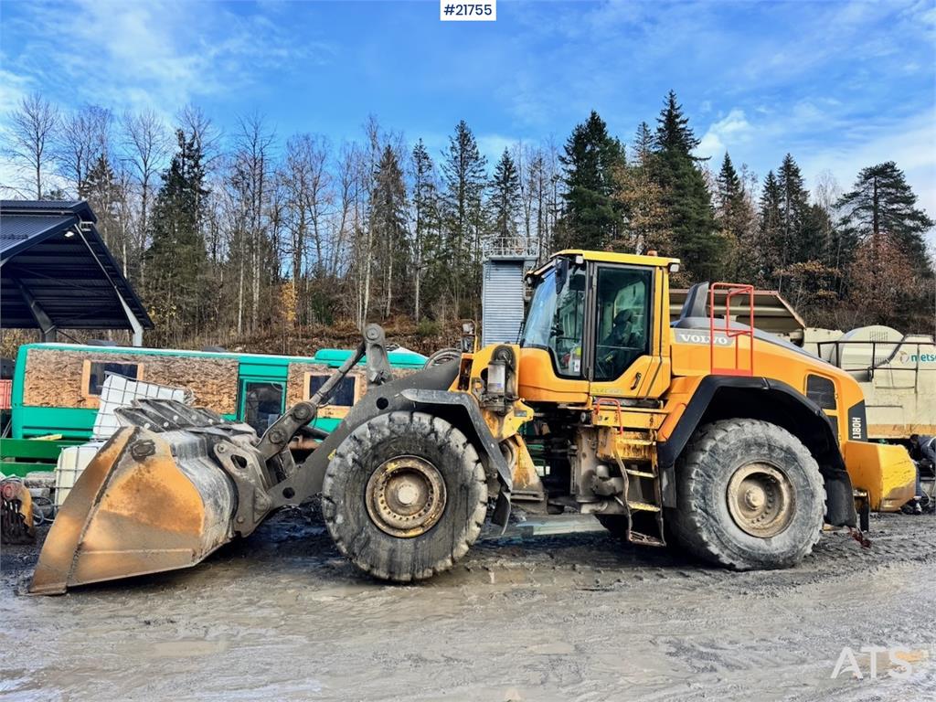 Volvo L180H Wheel Loader w/ Bucket.