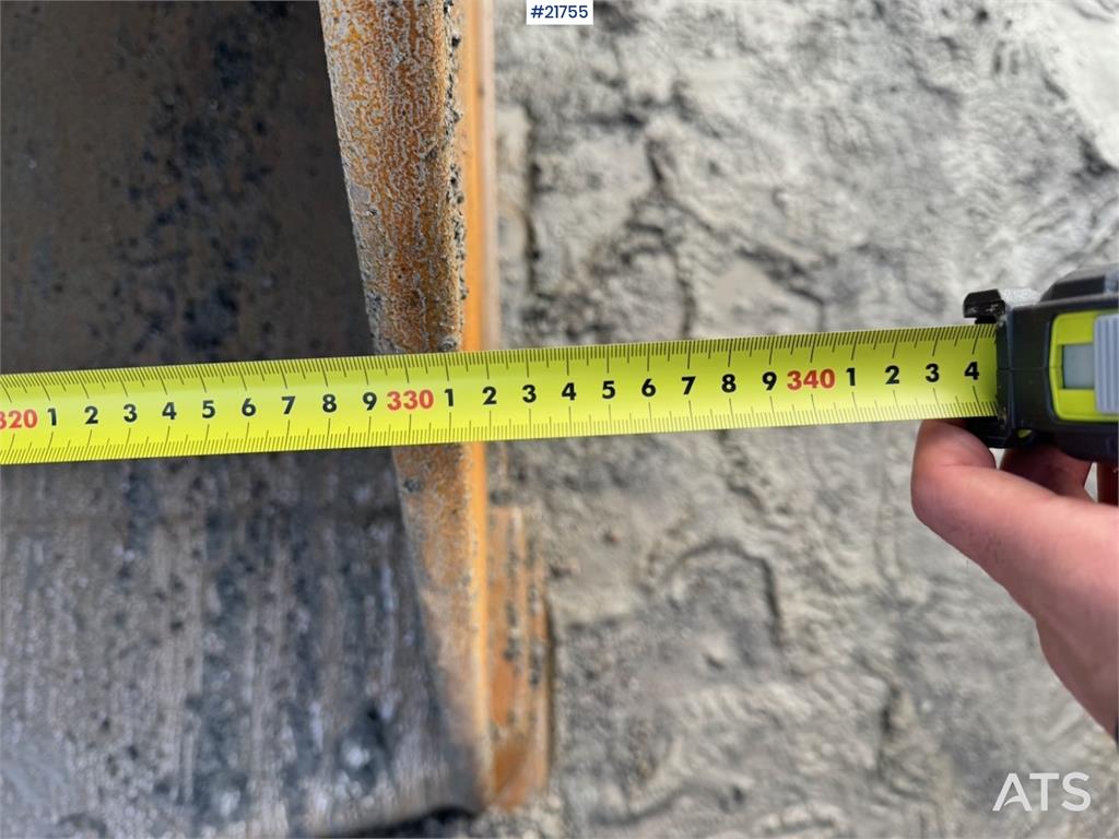 Volvo L180H Wheel Loader w/ Bucket.