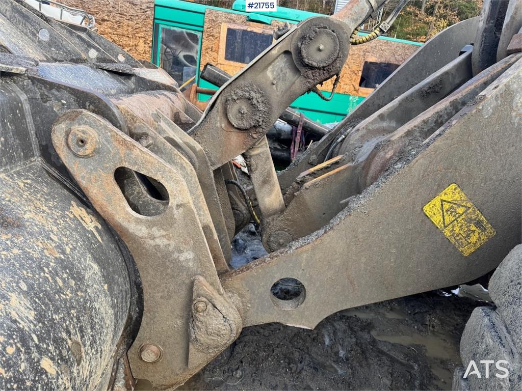 Volvo L180H Wheel Loader w/ Bucket.