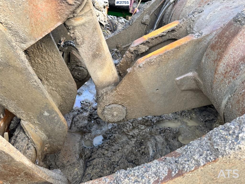 Volvo L180H Wheel Loader w/ Bucket.