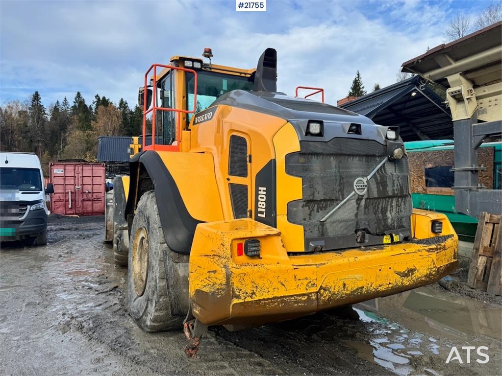 Volvo L180H Wheel Loader w/ Bucket.