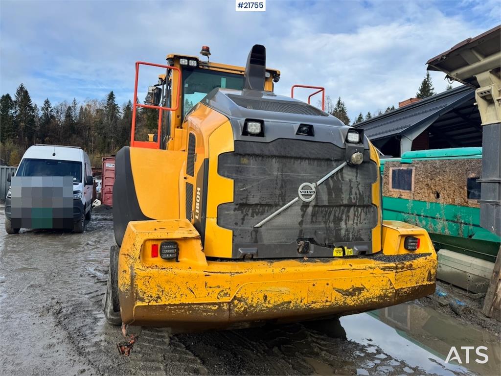 Volvo L180H Wheel Loader w/ Bucket.