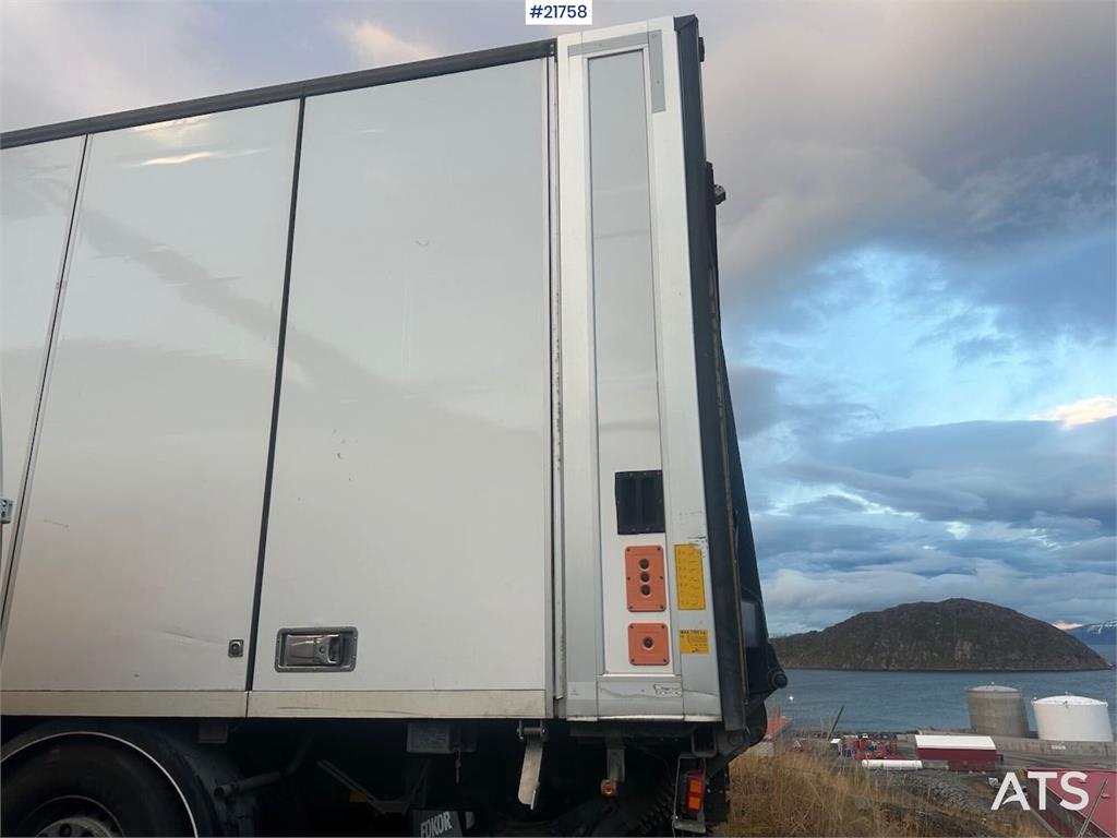 Volvo FM450 box truck 6x2 w/ full side opening, 2 zone u