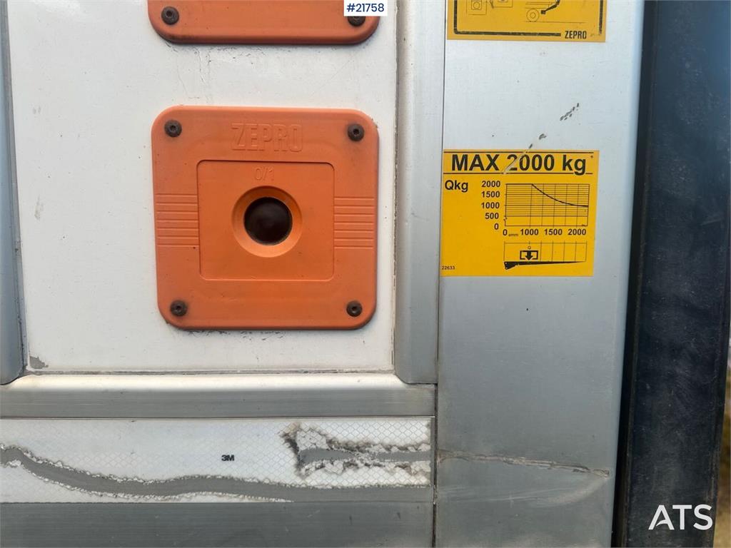 Volvo FM450 box truck 6x2 w/ full side opening, 2 zone u