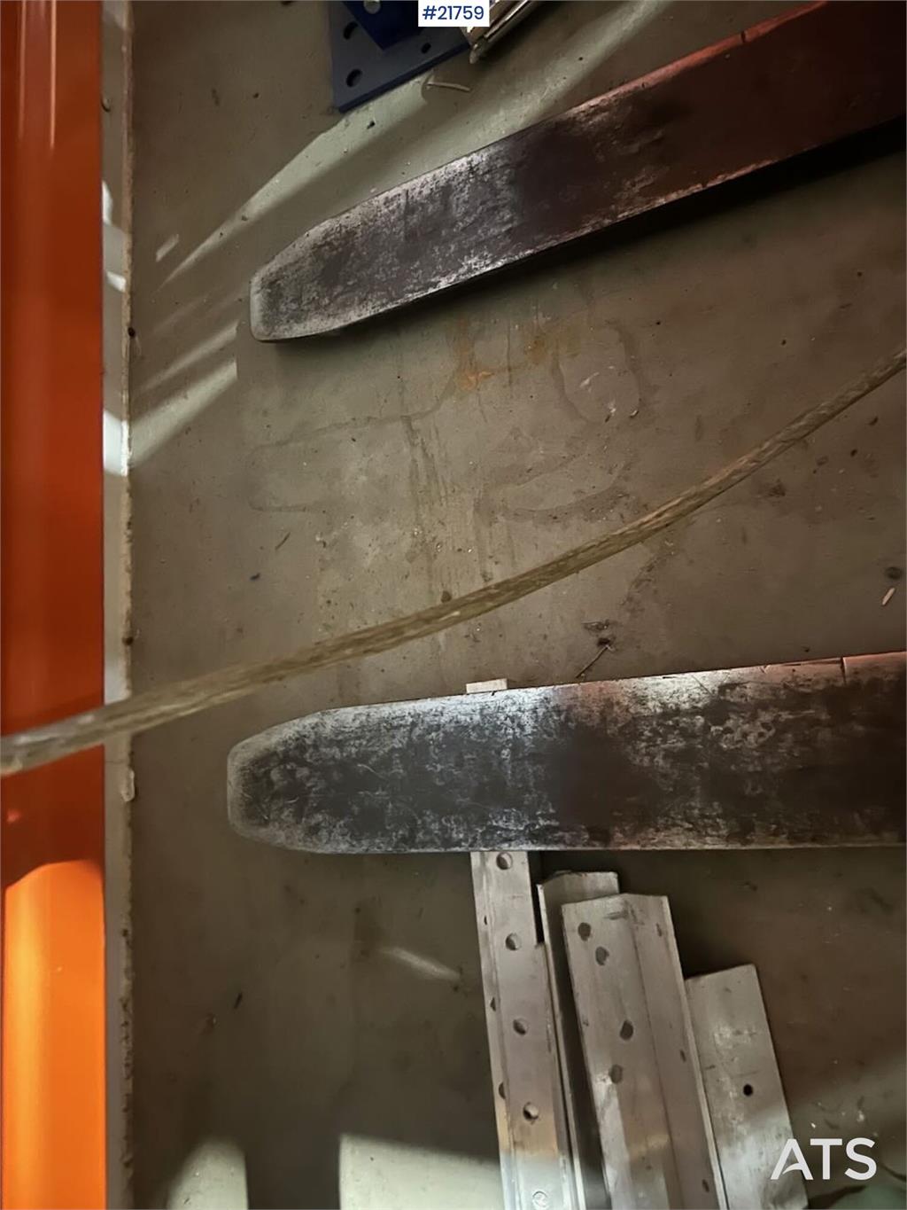 Daewoo B20T truck w/ 4.5 m lift height