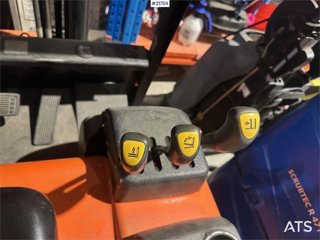 Daewoo B20T truck w/ 4.5 m lift height