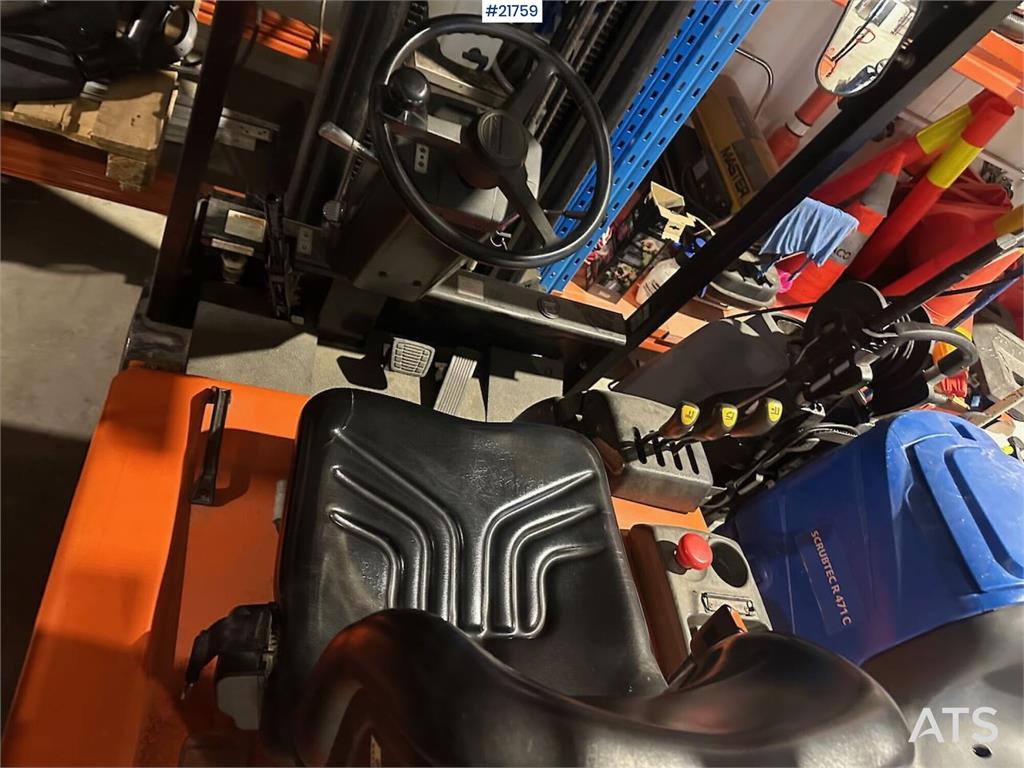 Daewoo B20T truck w/ 4.5 m lift height