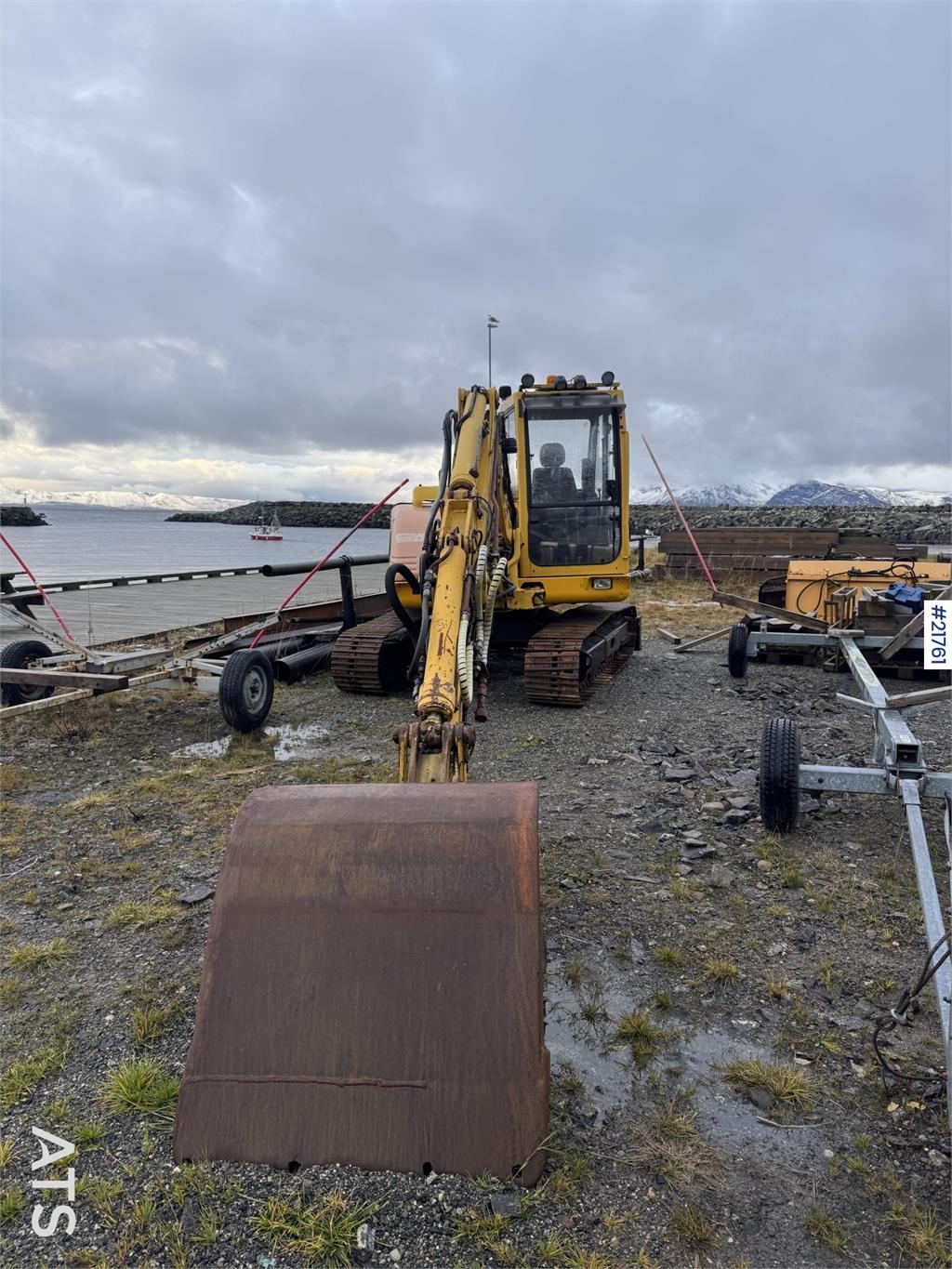 Komatsu PC95R w/ bucket