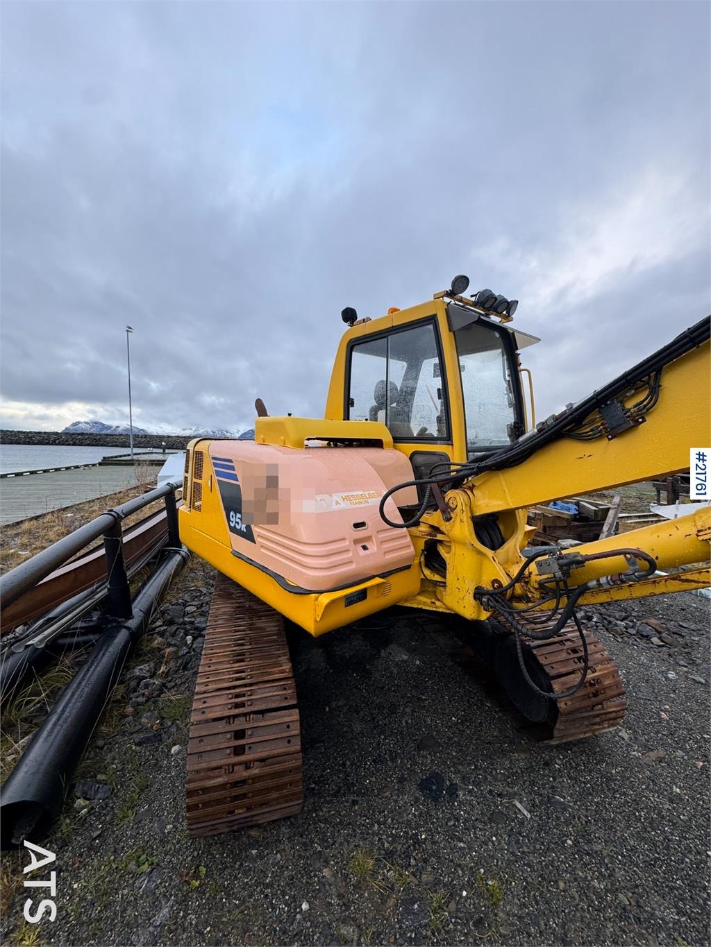 Komatsu PC95R w/ bucket