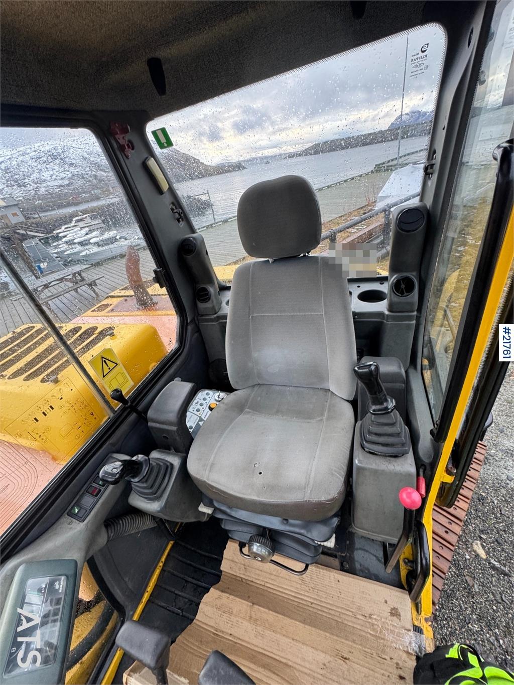 Komatsu PC95R w/ bucket