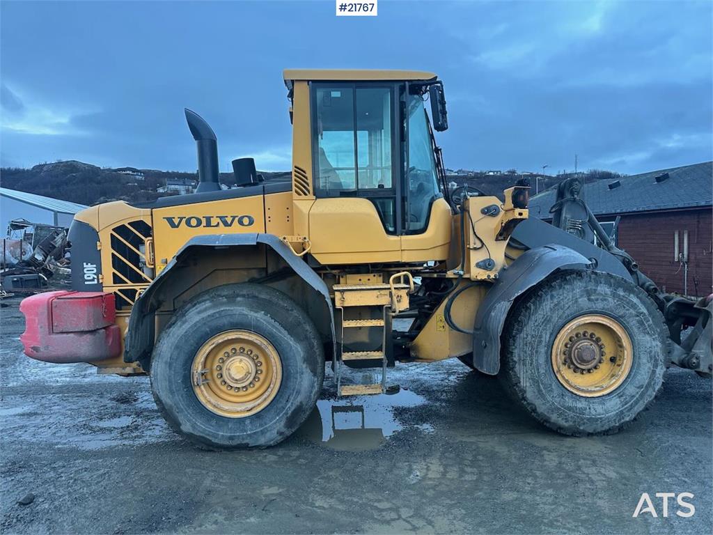 Volvo L90F wheel loader w/ Volvo gravel bucket. WATCH VI