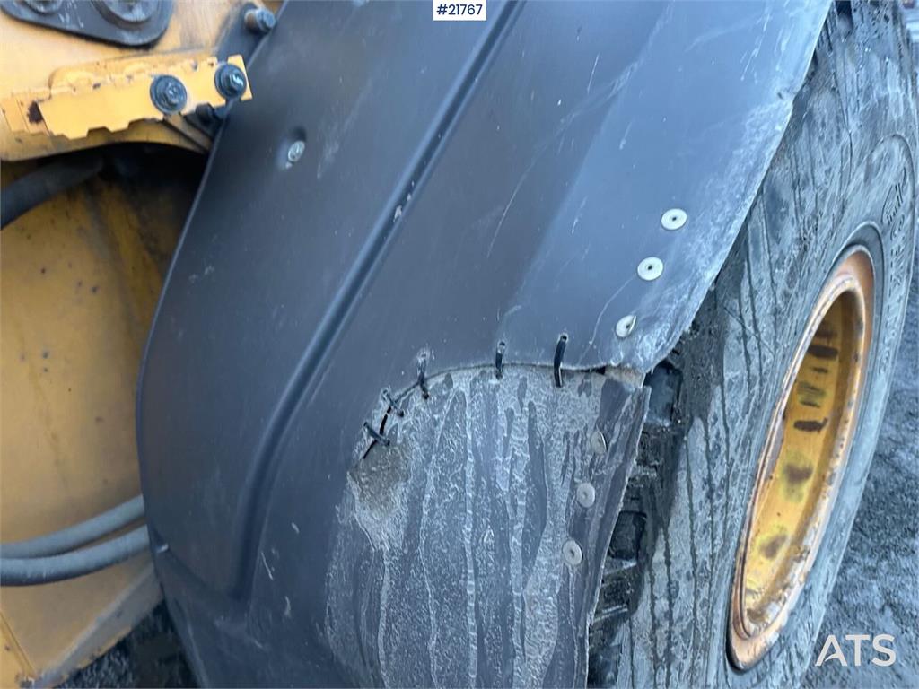 Volvo L90F wheel loader w/ Volvo gravel bucket. WATCH VI