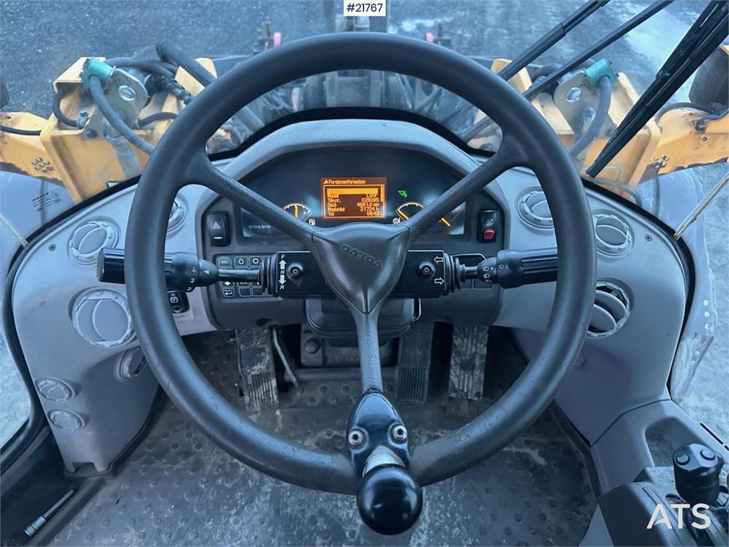 Volvo L90F wheel loader w/ Volvo gravel bucket. WATCH VI