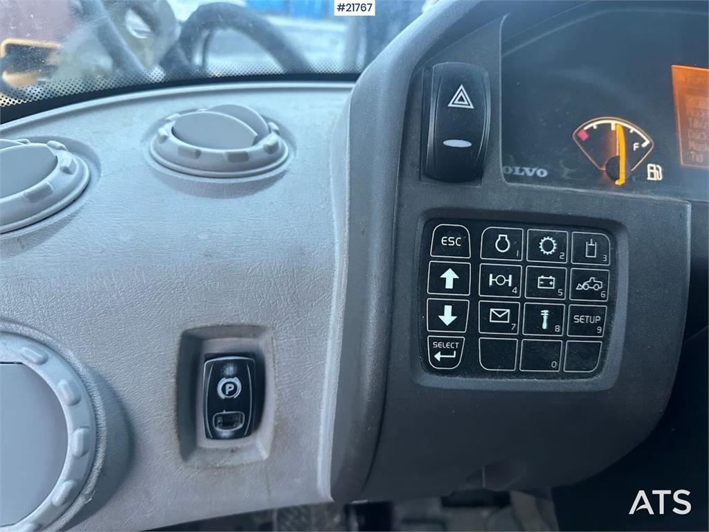 Volvo L90F wheel loader w/ Volvo gravel bucket. WATCH VI